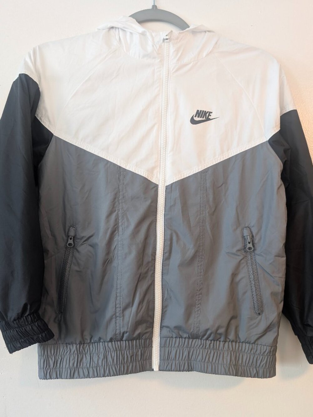 Youth Nike zip up lightweight jacket